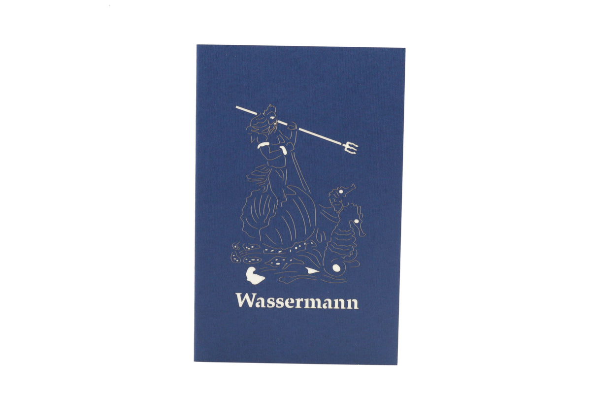 Dunkelblaue Kartenvorderseite mit dem Sternzeichen Wassermann als Scherenschnitt und dem Schriftzug Wassermann.