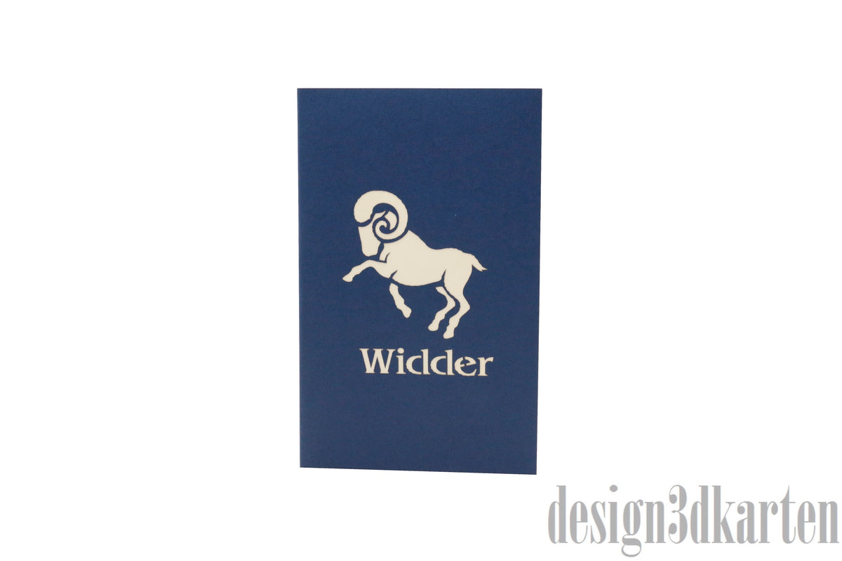 Dunkelblaue Kartenvorderseite mit einem springenden Widder als Scherenschnitt und dem Schriftzug Widder.